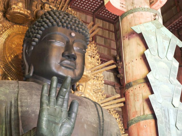10. สัมผัสพลังอันน่าเกรงขามจากพระใหญ่ไดบุตสึที่โด่งดัง ณ “วัดโทไดจิ” (Todaiji Temple)